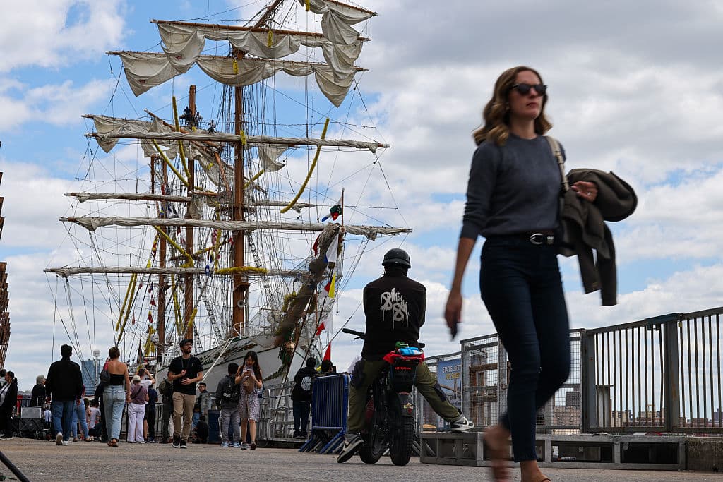 Sobrevivientes del Buque Cuauhtémoc regresan a México tras el accidente mortal en Brooklyn
