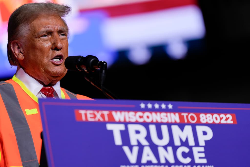 Trump, quien se refiere a todo lo que percibe como contrincante con calificativos despectivos e insultantes, no tardó en tratar de sacar partido al supuesto desliz de Biden. (AP Photo/Julia Demaree Nikhinson)