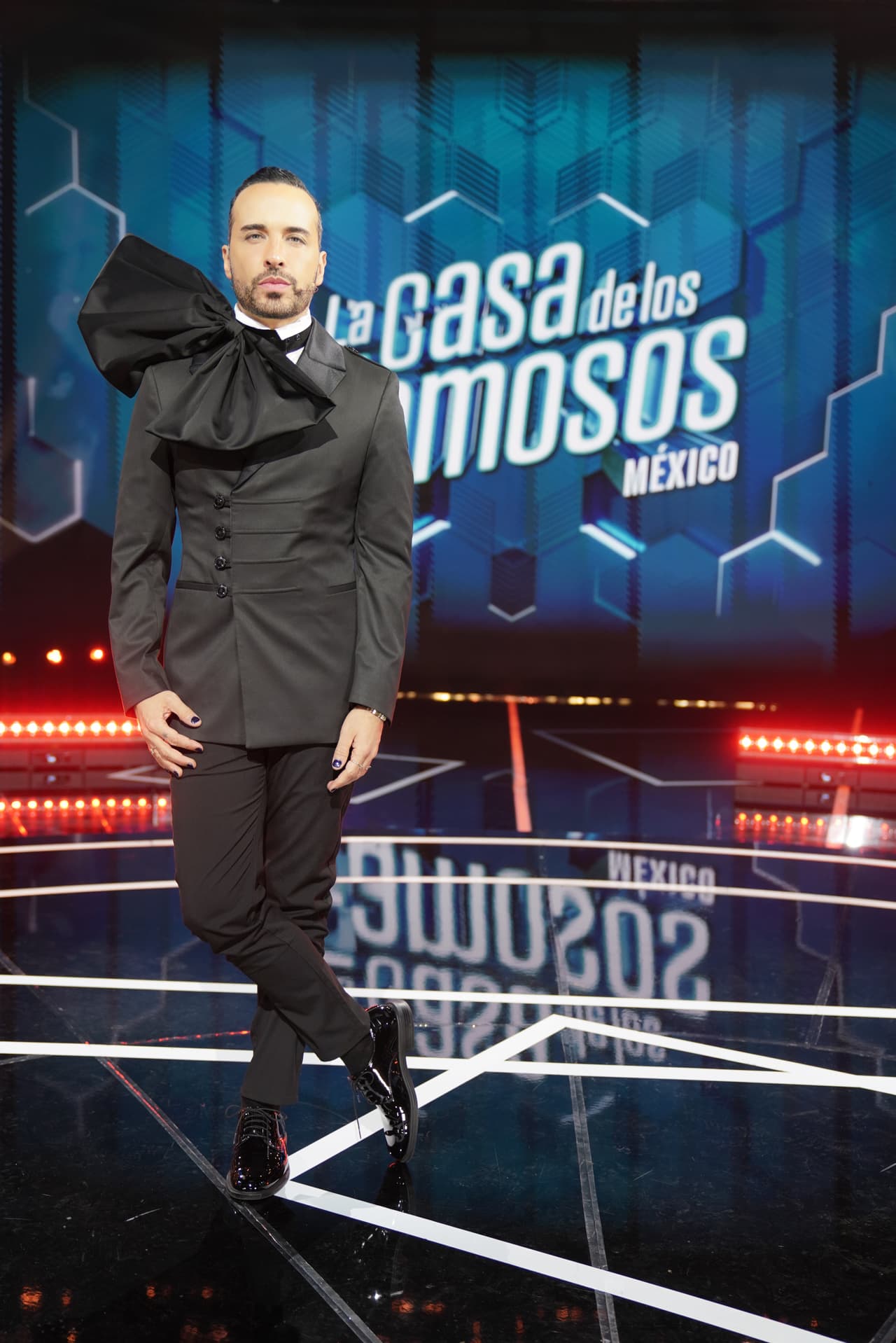 Igual de elegante vimos a Apio Quijano, quien no falla en cada oportunidad para apoyar al Team Infierno.