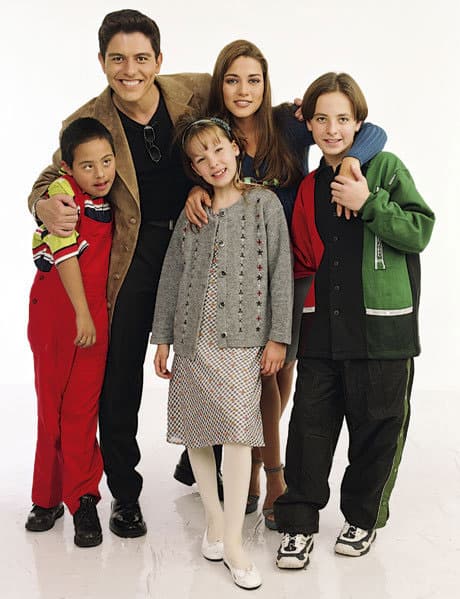 <b><a href="http://www.univision.com/temas/ernesto-laguardia">Ernesto Laguardia</a> </b>y
<b> <a href="http://www.univision.com/programas/novelas/conoce-la-trayectoria-de-adriana-fonseca-fotos">Adriana Fonseca</a></b> fueron la pareja protagónica adulta, ambos interpretaban a maestros de la escuela, mientras que 
<b><a href="http://www.univision.com/temas/belinda">Belinda</a></b> y 
<b>Martin</b> a los alumnos.