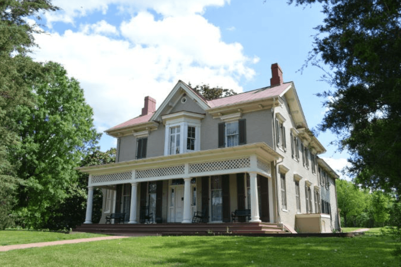<h3 class="cms-H3-H3">3. Frederick Douglass National Historic Site, Distrito de Columbia</h3>
<br>
<br>🏞️ 
<b>Cambio en las visitas de 2020 a 2021: </b>-83.5%
<br>
<br>🏞️
<b> Visitas en 2021:</b> 1,807
<br>
<br>🏞️
<b> Visitas en 2020: </b>10,969
<br>
