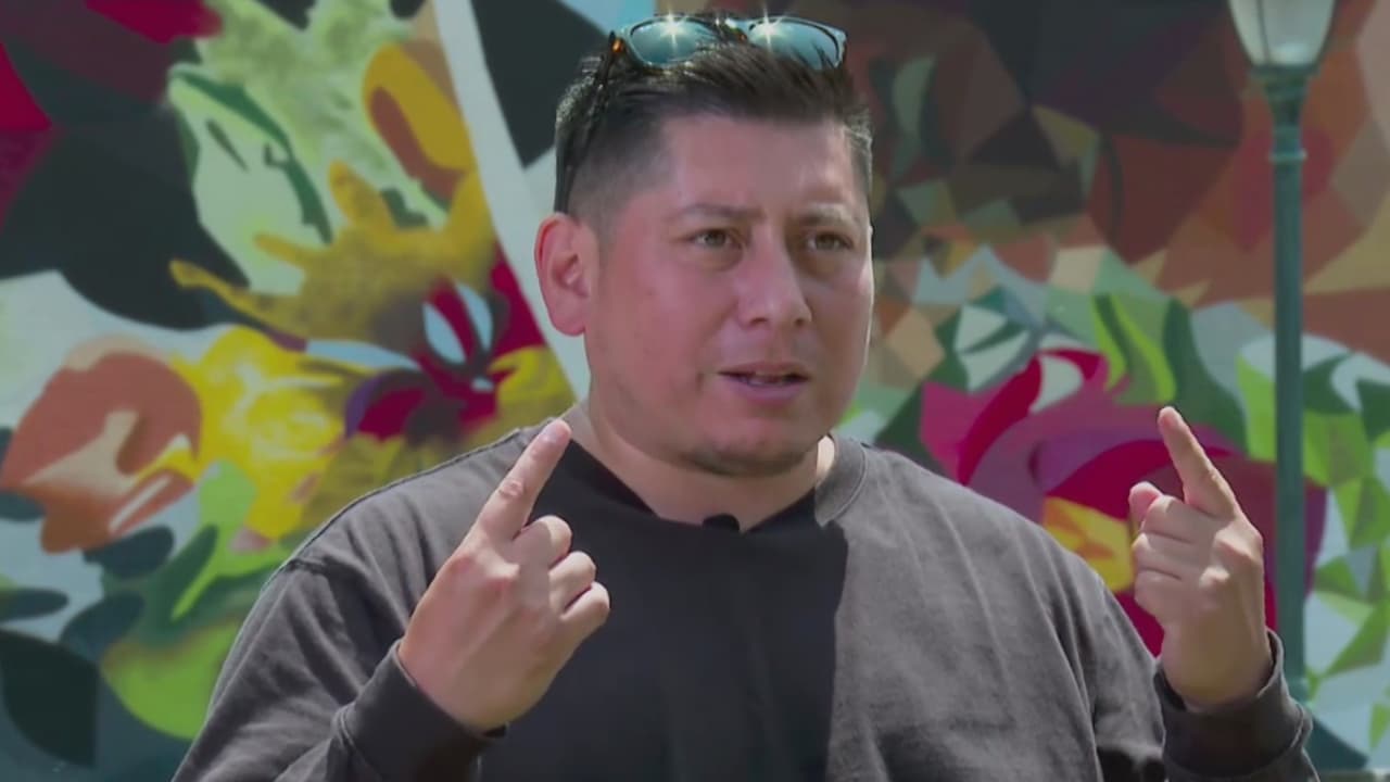 Milwaukee, en Wisconsin, será sede de la Convención Nacional Republicana este año. Allí vive 
<b>Mauricio Ramírez, un artista latino </b>y cuyo arte fue elegido por los habitantes para darle significado a las calles de la ciudad. 
<b>“Quiero enseñarles a todos los que vengan que Milwaukee tiene mucho sabor”</b>, señaló Ramírez, quien tiene raíces mexicanas y asegura tener un gran respeto por los inmigrantes.