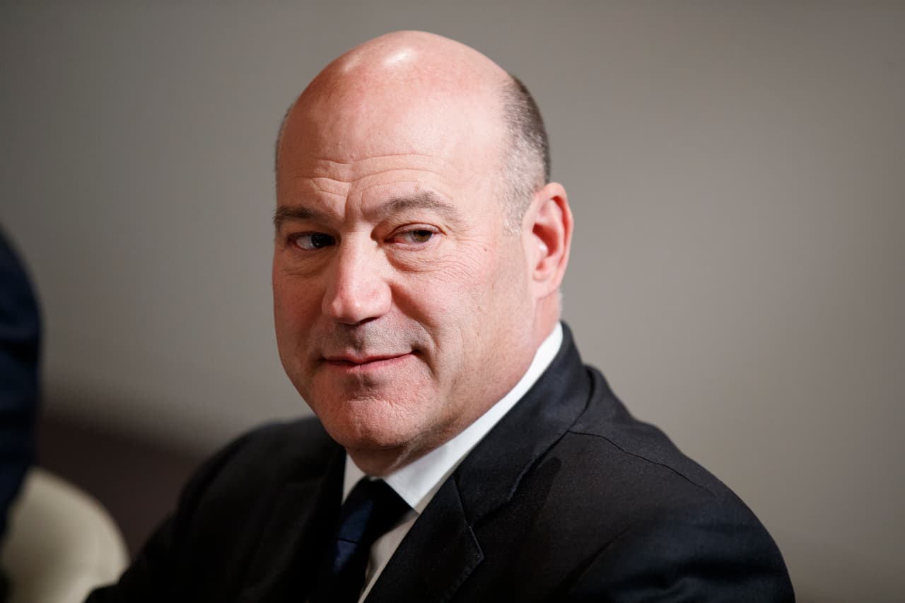 <b>Gary Cohn</b>, 
<b>el principal asesor económico de la Casa Blanca</b>, 
<a href="https://www.univision.com/noticias/politica/renuncia-gary-cohn-principal-asesor-economico-de-donald-trump">anunció su renuncia el 6 de marzo de 2018</a>. Muchos señalan a Cohn como uno de los arquitectos claves de la reforma fiscal de 2017 que el presidente Donald Trump impulsó y el Congreso aprobó.