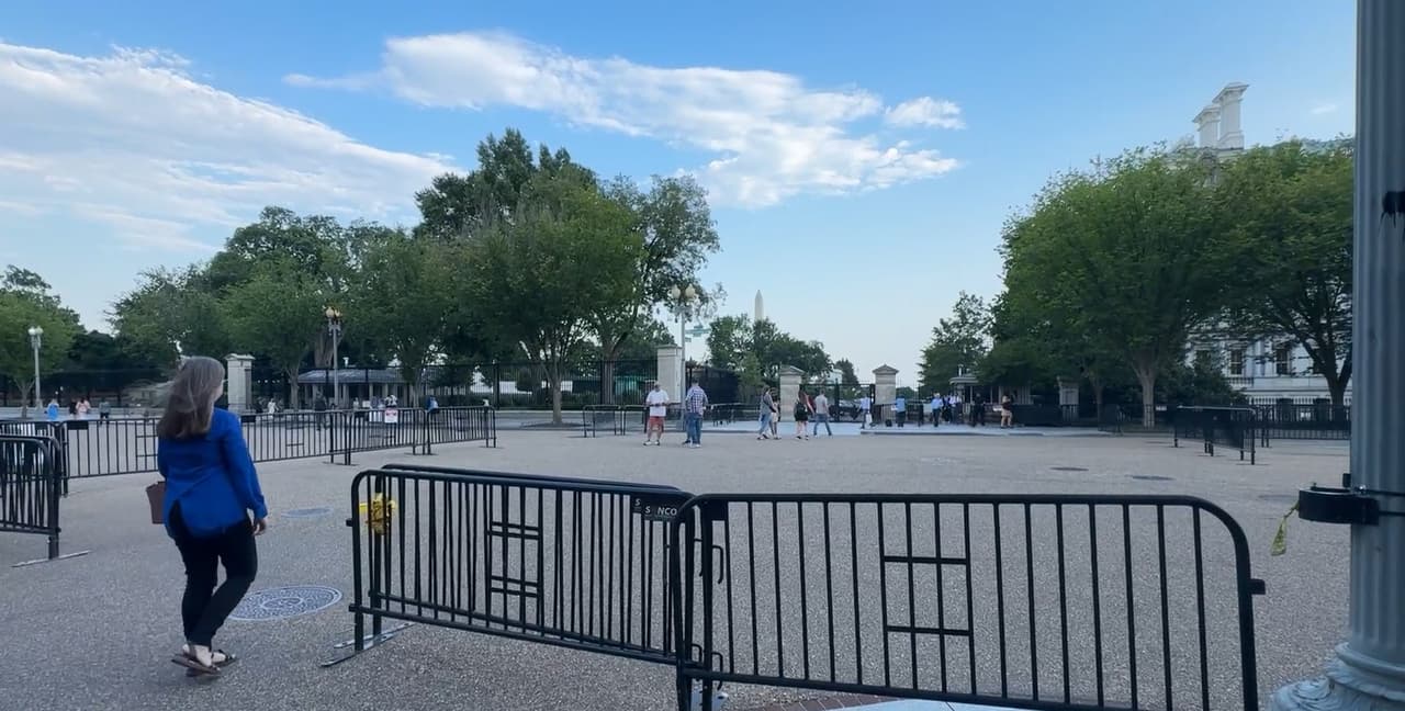 Además, fueron colocadas vallas en sitios donde antes no las había.