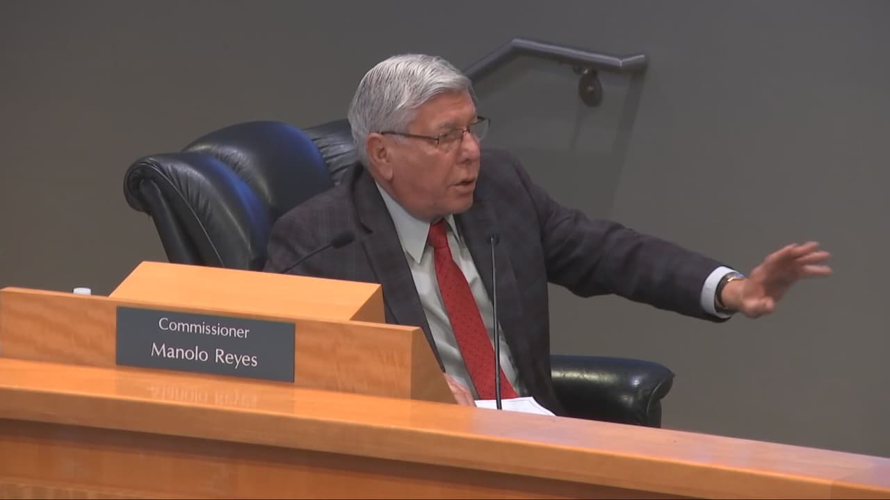 Fallece a los 80 años Manolo Reyes, comisionado de la ciudad de Miami