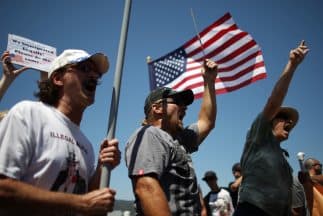 <a href="https://www.univision.com/local/los-angeles-kmex/edicion-digital-california/aun-es-una-propuesta-piden-tener-precaucion-con-criminales-que-usan-tema-de-reforma-migratoria-para-estafar-video">Victor Nieblas</a>, abogado de inmigración explicó a 
<a href="https://www.univision.com/temas/univision-34-los-angeles">Univision 34</a>, que el plan es muy grande y ambicioso y, que de ser aprobado, no representará cambios inmediatos para todos los inmigrantes.