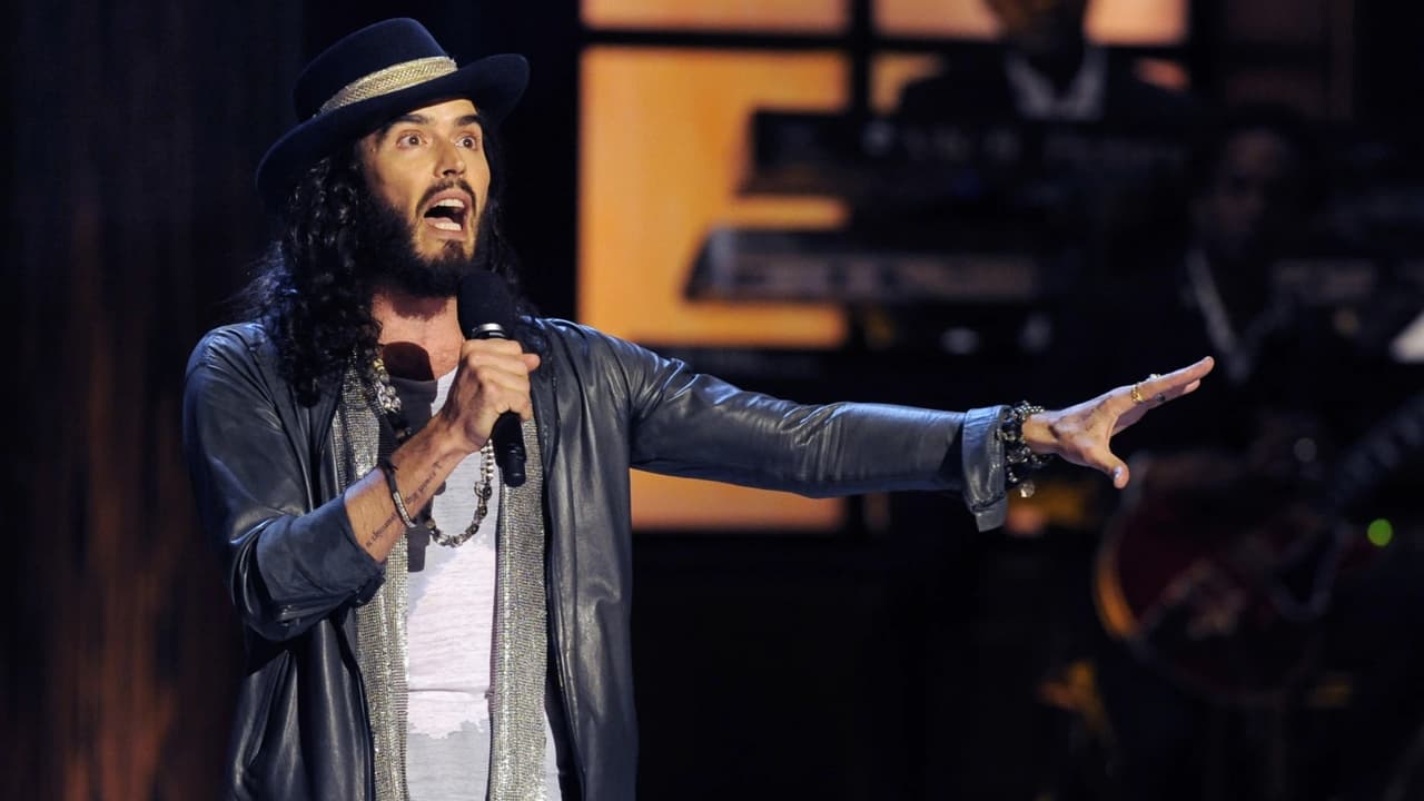 El comediante y actor británico, Russell Brand, 
<b>fue demandado por una mujer que aseguró haber sido agredida por el artista en el set de la película "Arthur", en 2010</b>. Otras cuatro mujeres también lo señalaron, pero él dijo que sus relaciones "siempre fueron consensuadas".