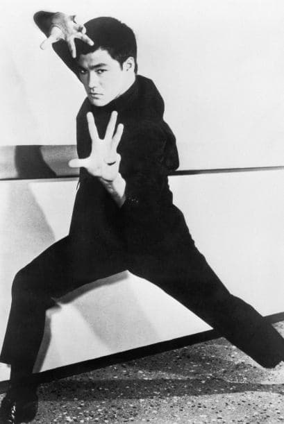 Bruce Lee La leyenda de las artes marciales murió a los 32 años el 20 de julio de 1973 también bajo circunstancias no aclaradas, aunque se reportó que fue por un aneurisma.  