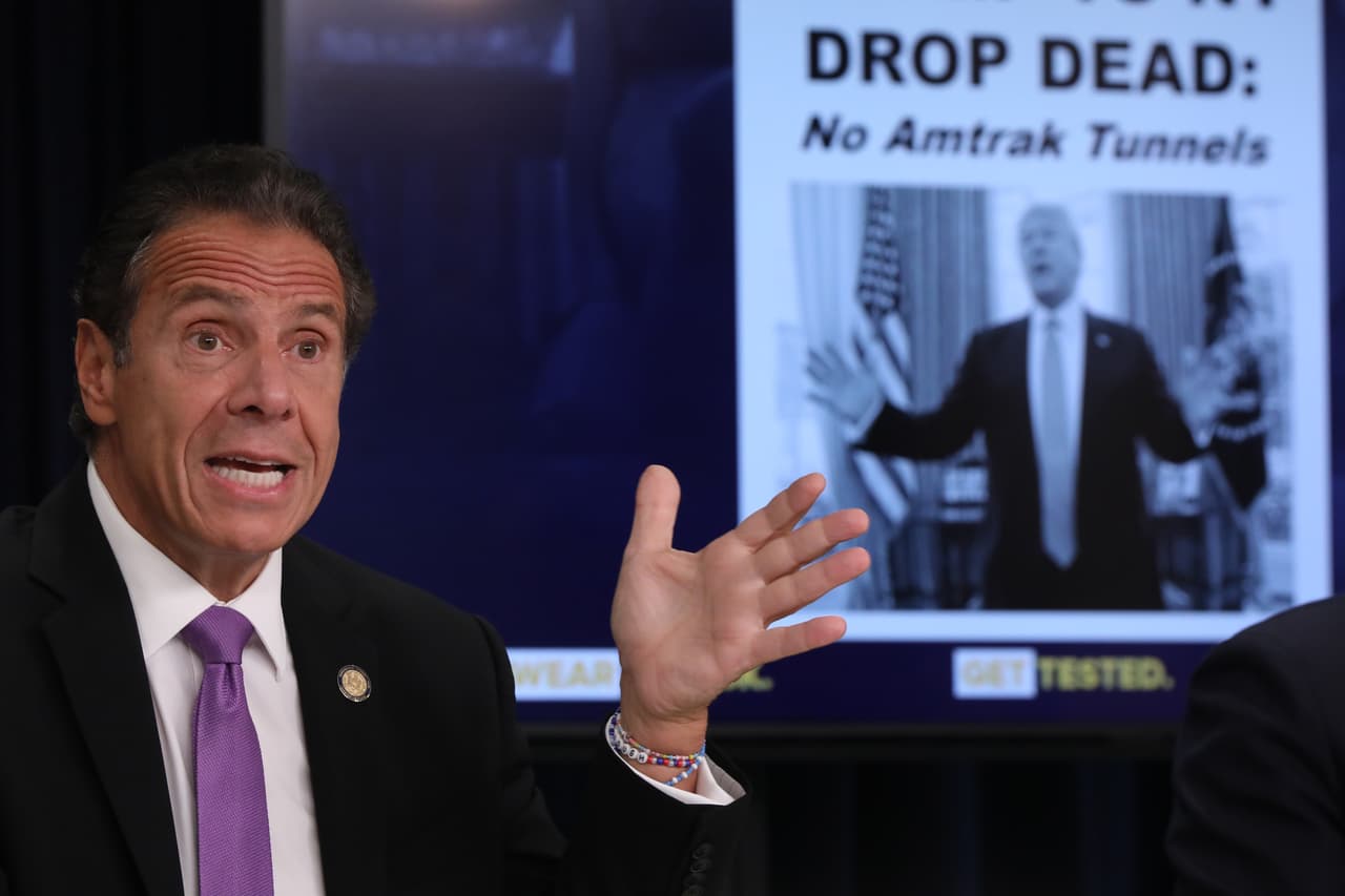 Cuomo tiene el apoyo de los neoyorquinos para usar poderes ejecutivos extraordinarios en el manejo de la pandemia 