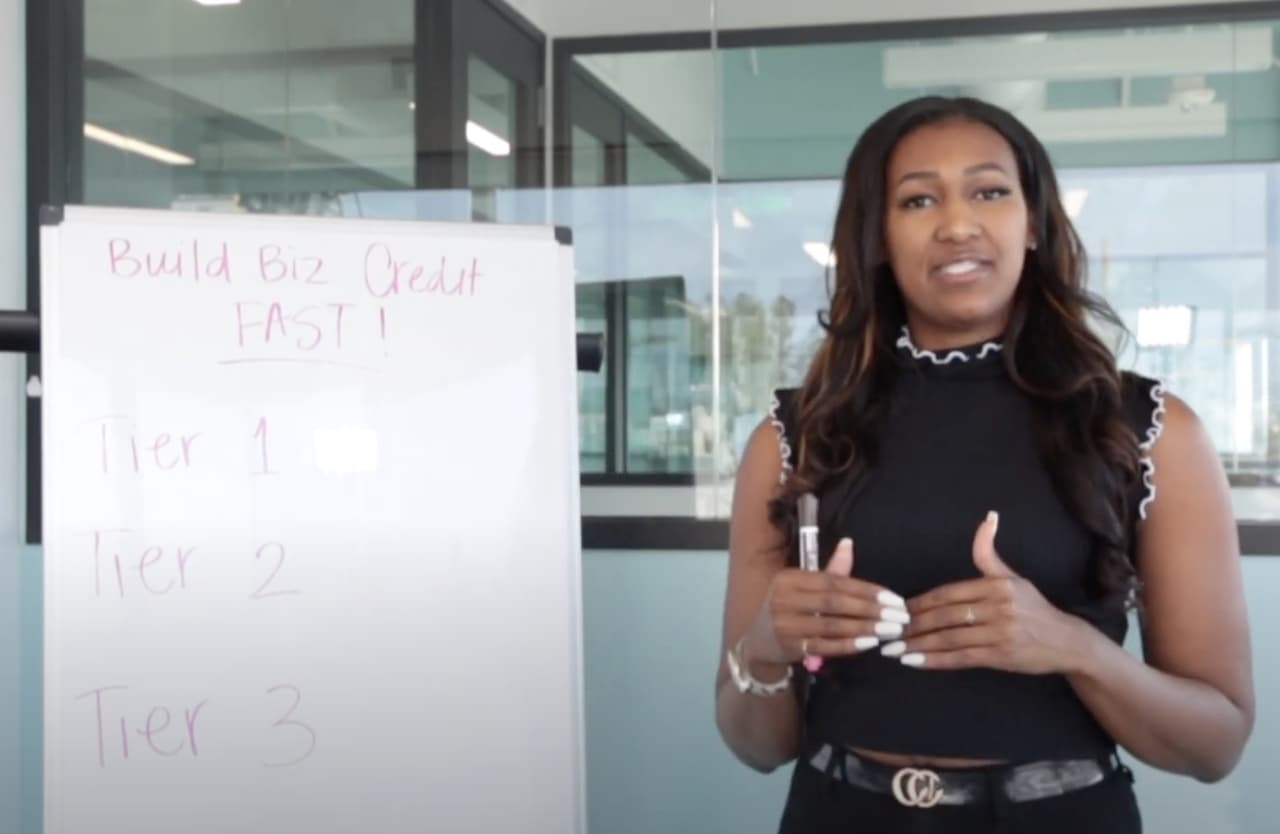 Ellie Diop en uno de sus cursos virtuales en You Tube.
