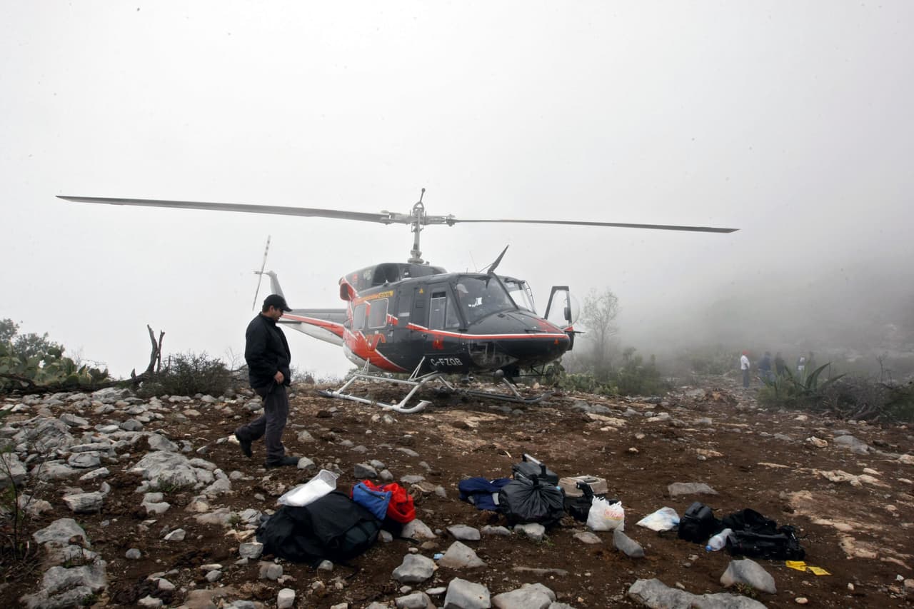 Aquel día, tras notificarse la desaparición de la aeronave, elementos de seguridad se movilizaron y dieron con el lugar del siniestro, en donde también fueron ubicados los restos mortales de quienes iban abordo.