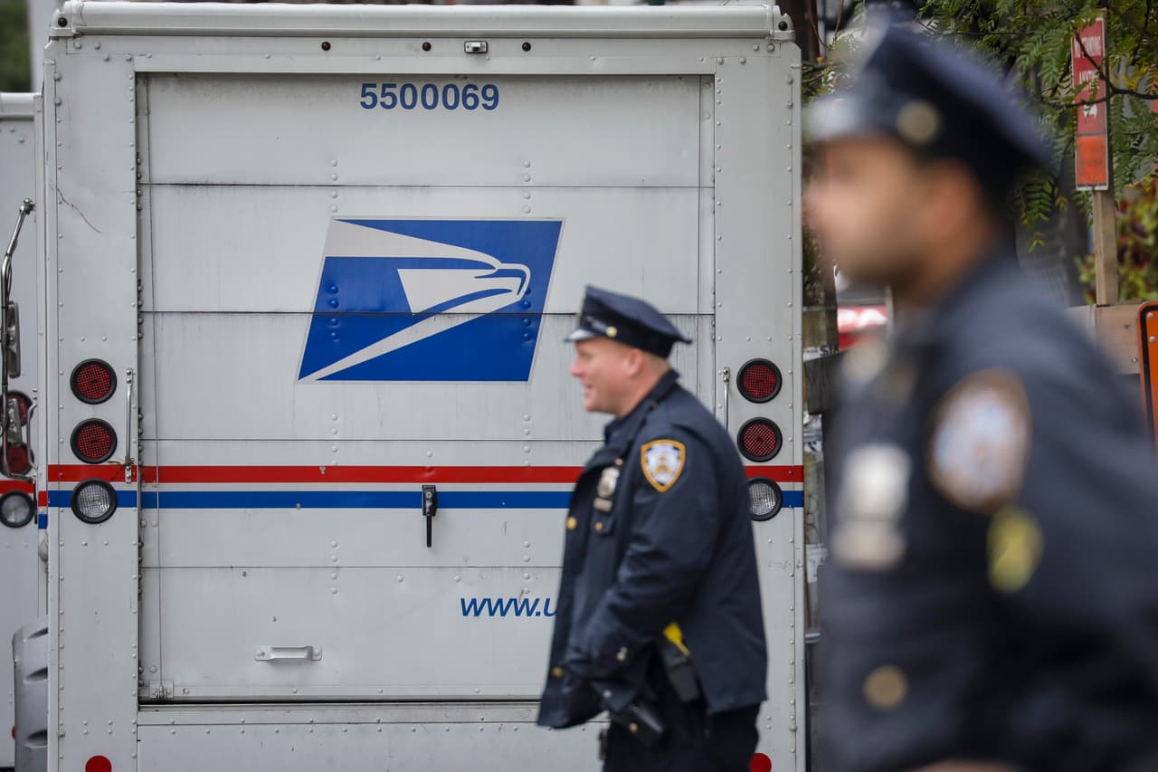 Cómo descubren a los criminales que usan el correo para enviar paquetes bomba