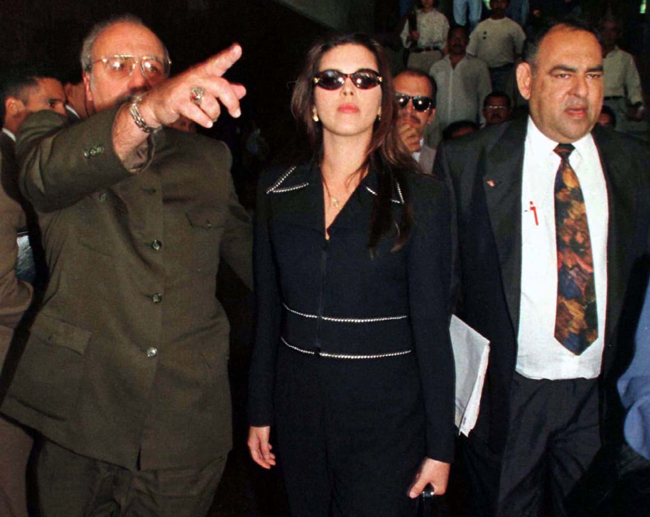 Desde el escándalo de la subida de peso en 1996 hasta hoy, cuando todos comentan su 
<a href="http://www.univision.com/estilo-de-vida/trending/el-peso-de-alicia-machado-se-cuela-en-el-debate-presidencial">mención en el primer debate presidencial </a>, la presencia de Alicia Machado en la prensa del espectáculo ha sido escandalosa. En 1998, antes de mudarse definitivamente a Estados Unidos, tuvo que declarar en una corte venezolana sobre un intento de asesinato en el que fue vinculada junto a su novio de entonces J
<a href="http://www.eluniversal.com/1998/02/01/ccs_art_01432AA.shtml">uan Rafael Rodríguez Reggeti, según reseña del diario venezolano El Universal</a>, un inconveniente con la justica venezolana que no pasó a mayores.