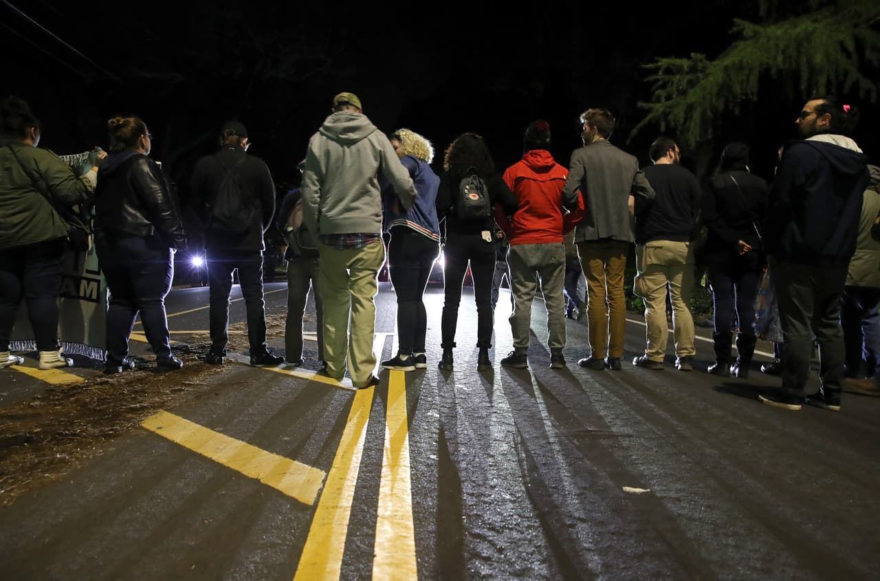 La muerte de Stephon Clark se dio en medio de tensiones a lo largo y ancho de Estados Unidos por los cada vez más comunes casos de brutalidad policiaca y uso excesivo de fuerza.