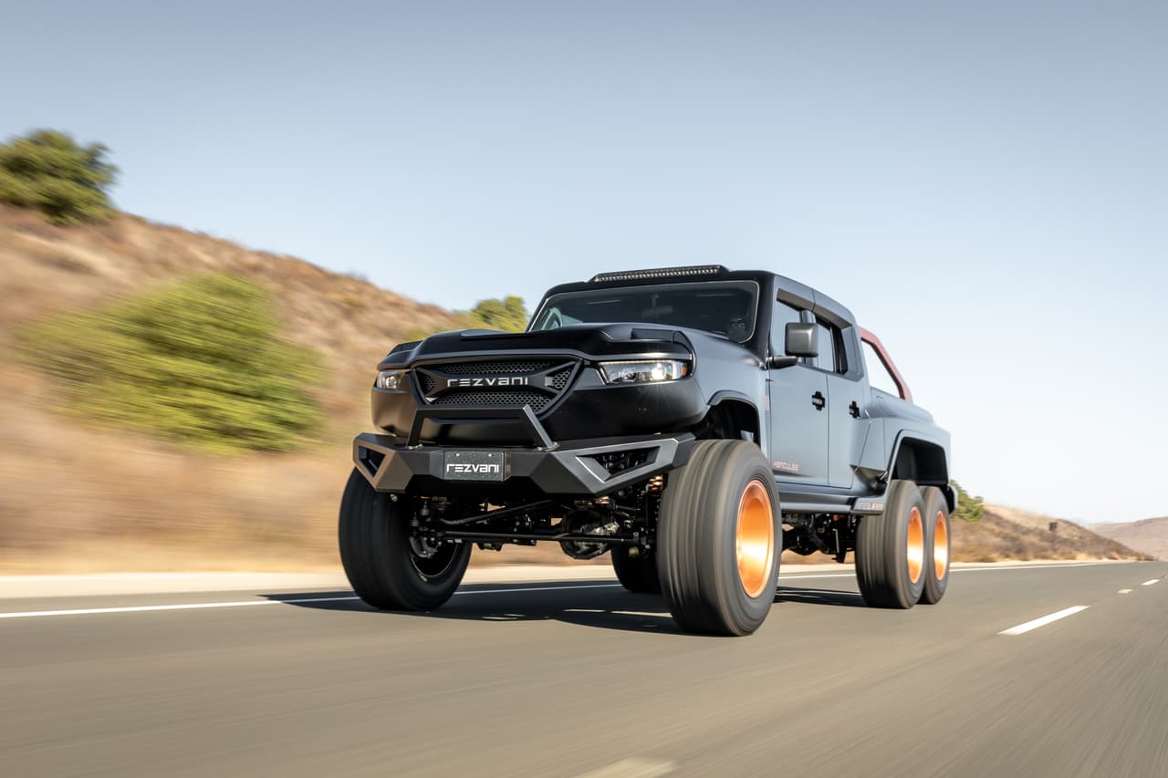 La transmisión del Hércules es la misma automática de 8 velocidades del RAM TRX, del cual su motor también es una opción para cargar en el 6x6.