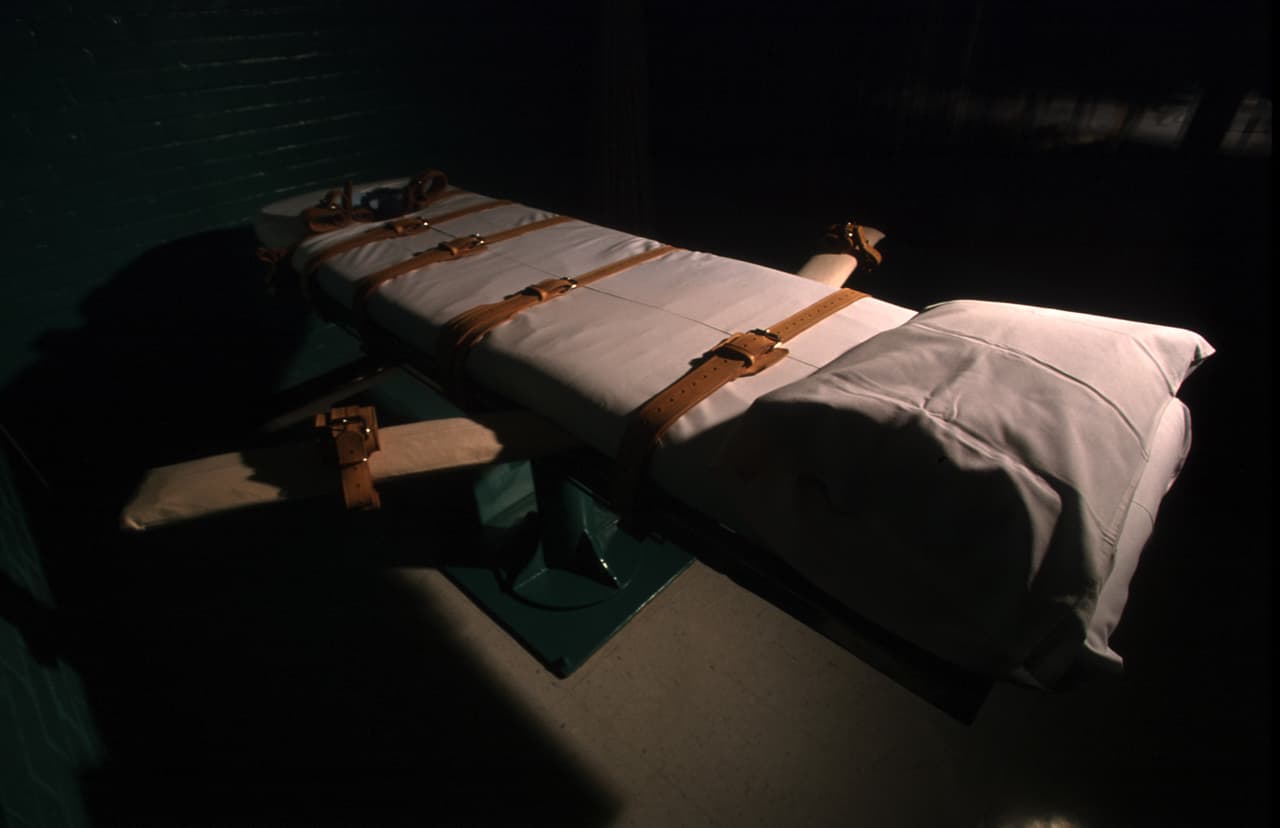 Lo condenaron a muerte por un asesinato que dicen que cometió su padre, pero no pide clemencia y espera ser ejecutado