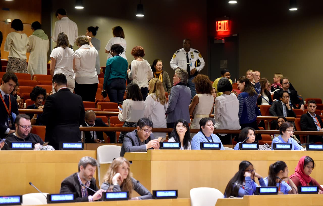 Más de 50 miembros de las Naciones Unidas se pararon y dieron la espalda durante el nombramiento de la Mujer Maravilla como honorable embajadora de la ONU.