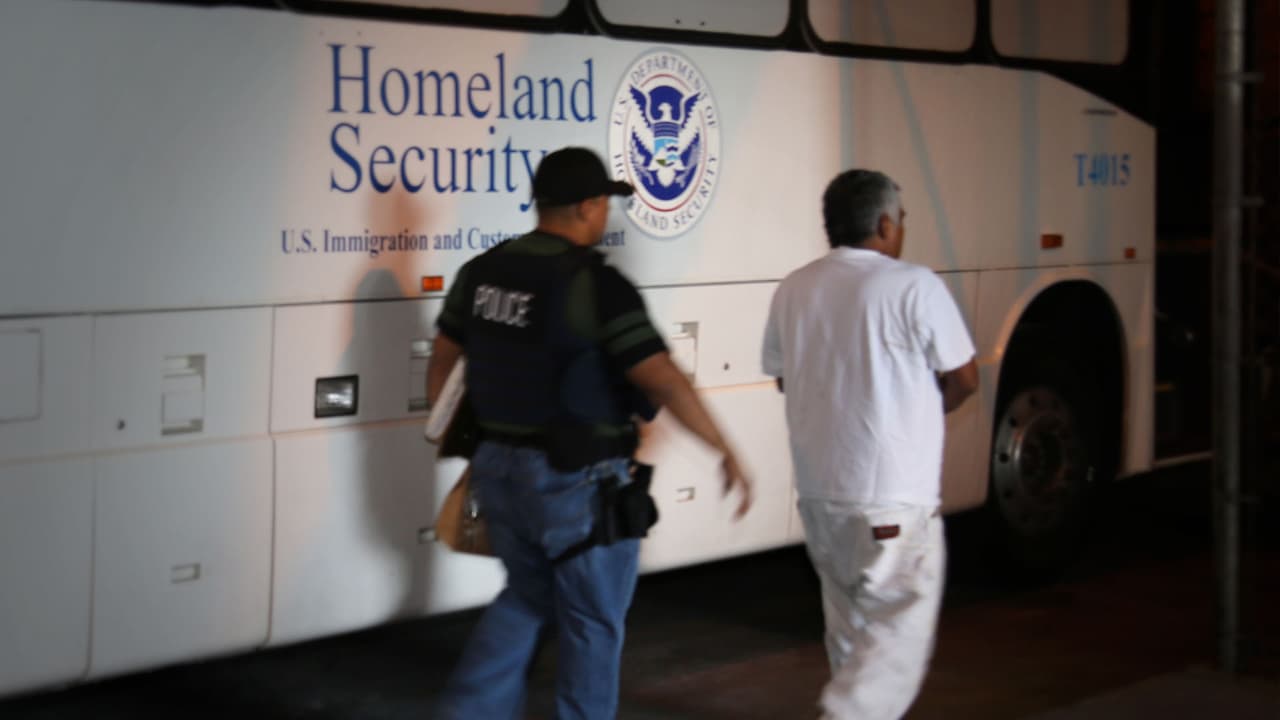 Entre los años fiscales 2014 y 2018, al menos 35,991 indocumentados fueron detenidos por policías locales en los condados de Gwinnett, Hall, Cobb y Whitfield; de esos, 4,974 fueron deportados debido al 287(g).