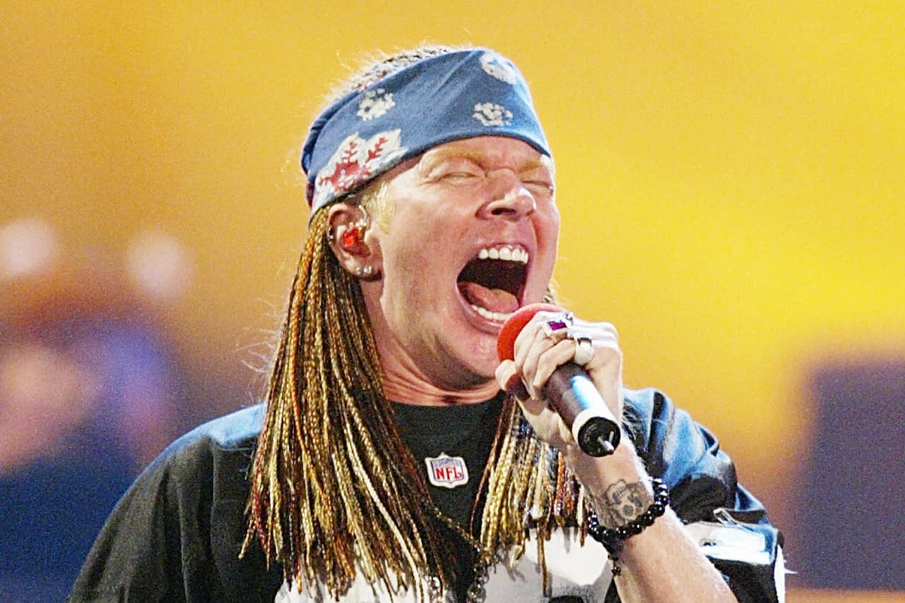 <b>Guns N Roses.</b> “Al igual que muchos artistas que se oponen al uso no autorizado de su música en eventos políticos, hemos solicitado formalmente que no se utilice nuestra música en mítines de Trump o eventos asociados con Trump”. Esto 
<a href="https://twitter.com/axlrose/status/1058993598656638976"><u>tuiteó Axl Rose</u></a>, fundador de la banda de rock norteamericana, cuando descubrió que el pegajoso tema ‘Sweet child o' mine’ fue utilizado en un evento político del mandatario en 2018.