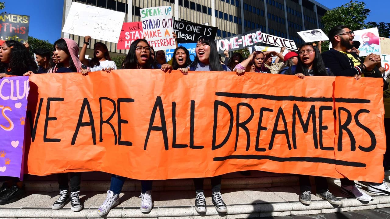 El DHS insta a beneficiarios de DACA a ‘autodeportarse’: ¿qué implica esto?