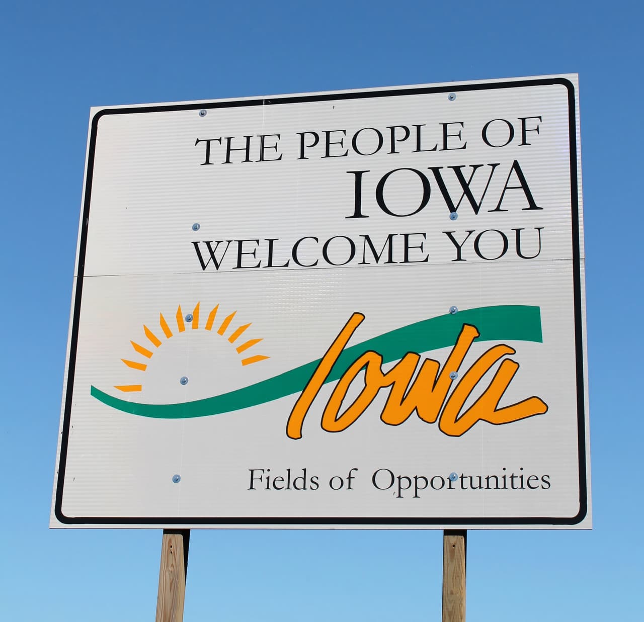 <b>Puesto 9. Iowa </b>
<br>
<br>Puntaje total: 59.49.
<br>
<br>Asequibilidad: puesto 20.
<br>
<br>Economía: puesto 13. 
<br>
<br>Educación y salud: puesto 11.
<br>
<br>Calidad de vida: 16. 
<br>
<br>Seguridad: 18.
<br>
<br>Los estados con la tasa más alta de personas aseguradas son Massachusetts, Hawai, Vermont, Minnesota y Rhode Island.
<br>