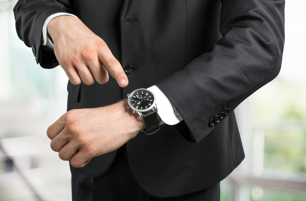 Comienza por cambiar todos tus relojes. Esto te ayudará a dejar de estar pensando que en vez de tal hora sería una hora menos. El reloj ya cambió y nada podemos hacer.
<br>