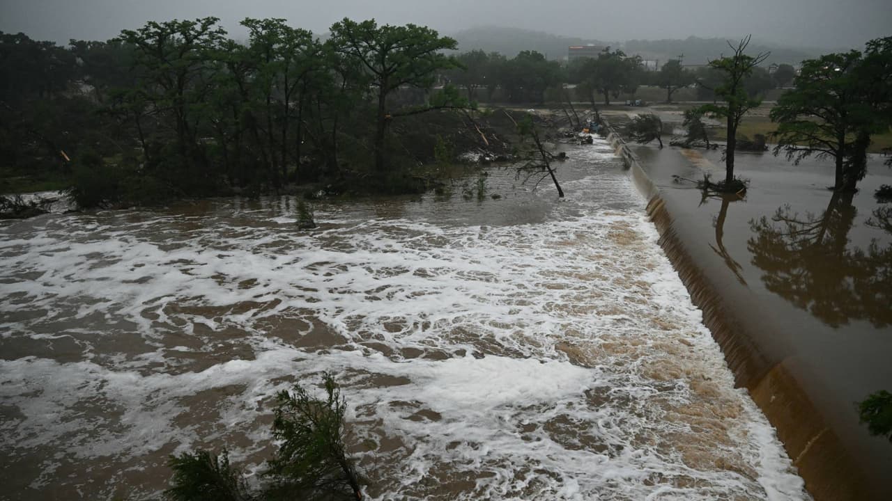 Inundaciones en Texas: ¿hubo fallas en el sistema de alertas? | resumen de las noticias del día