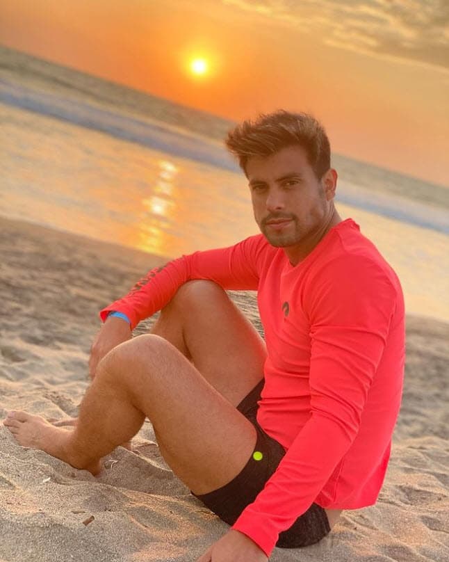 Efraín Alberto Ruales Ríos nació el 31 de agosto de 1984 en Guayaquil, Ecuador. Fue actor, modelo, músico y presentador.
<br>