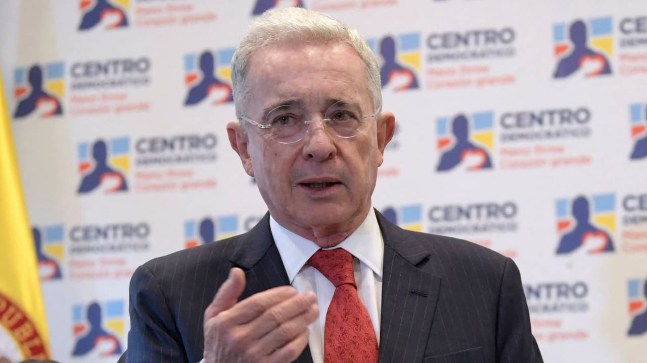 Álvaro Uribe Vélez, expresidente de Colombia, es condenado a 12 años de prisión domiciliaria