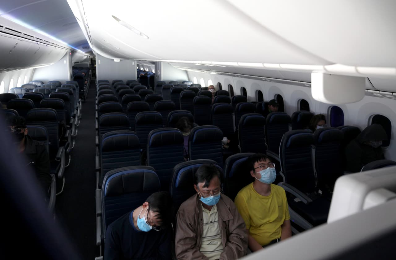 Las personas que estén viajando en un carro con pasajeros que sean de su familia.
<br>