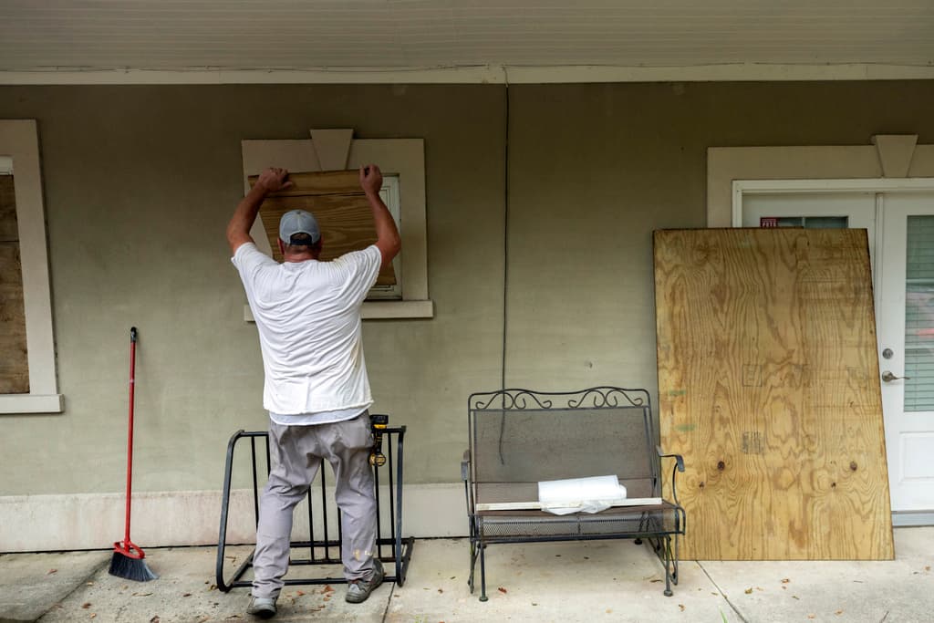 Huracán Idalia deja al menos 243,000 hogares sin electricidad en Florida