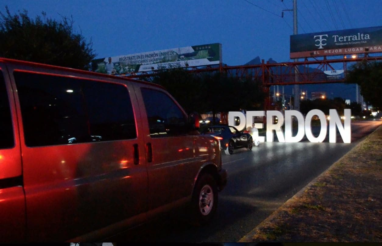 Con un perdón así de grande Los Rojos se metieron en un buen lío y todo por un video musical
