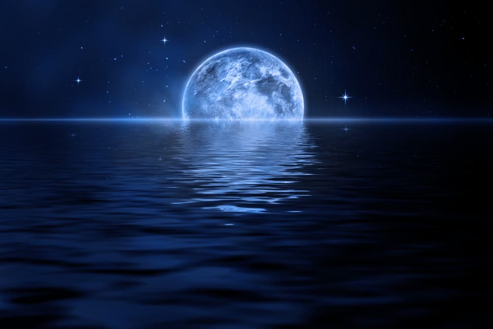 Se sabe, y es un hecho científico, que la Luna influye en las mareas, actúa sobre la gravedad y los líquidos y según su fase impacta la ovulación, la fecundación, los ciclos de las cosechas y mucho más. Al conocer esa influencia podemos aplicarla a nuestros propios campos magnéticos y sacar conclusiones.