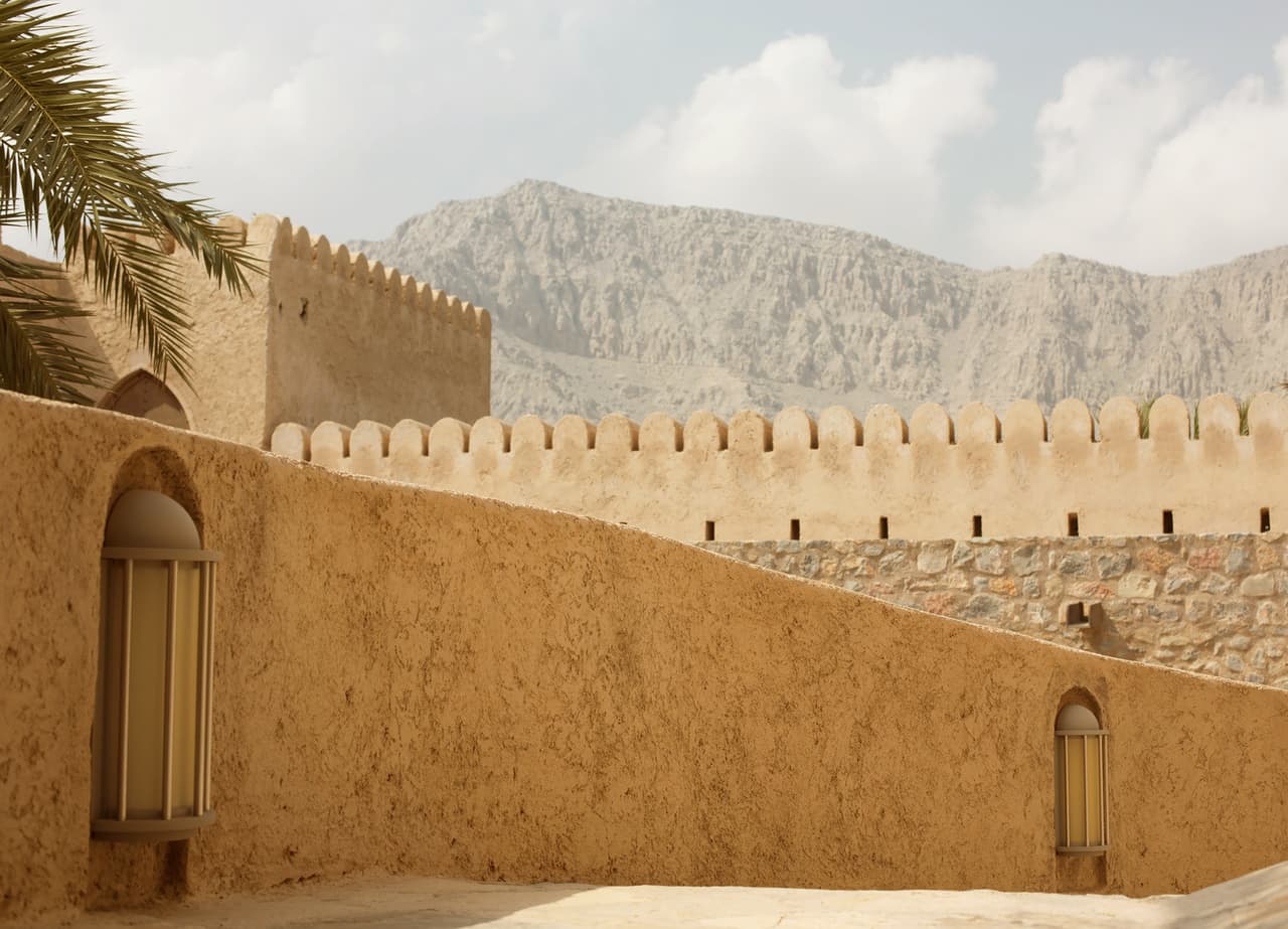 <b>Puesto 13. Khasab, Omán</b>
<br>
<br>Temperatura promedio anual: 87.0 grados Fahrenheit (30.5 grados centígrados).
<br>
<br>Mes más caliente del año: Julio (100.7 grados Fahrenheit o 38.1 grados centígrados en promedio). 
<br>
<br>Mes más caluroso de la última década: julio de 2015 (102.6 grados Fahrenheit o 39.2 grados centígrados en promedio).
<br>