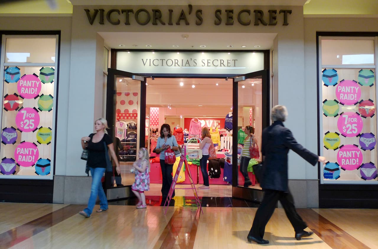 <b>Victoria's Secret</b> anunció en mayo el cierre de otras 250 tiendas tras la caída de las ventas debido a los cierres por el 
<a href="https://www.univision.com/temas/coronavirus">coronavirus</a>.