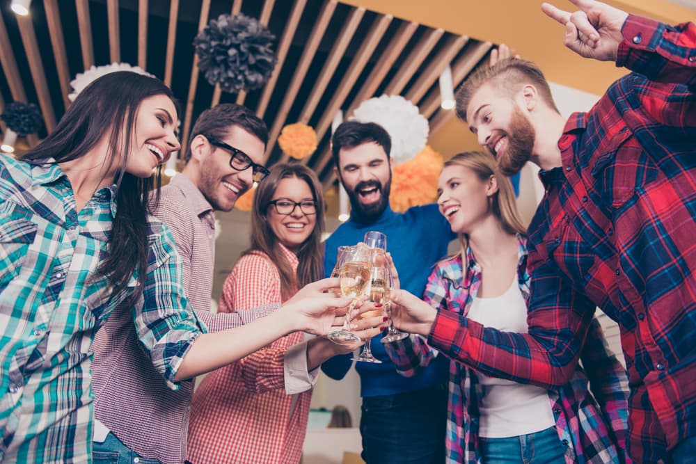 Durante este período hay varias cosas que puedes hacer para poner a funcionar tu intuición. Una de ellas es la socialización, o sea, observar las gentes que te rodean en las actividades sociales, las fiestas con compañeros de trabajo, cumpleaños, reuniones y sobre todo antes de conocer alguien nuevo. 
<br>