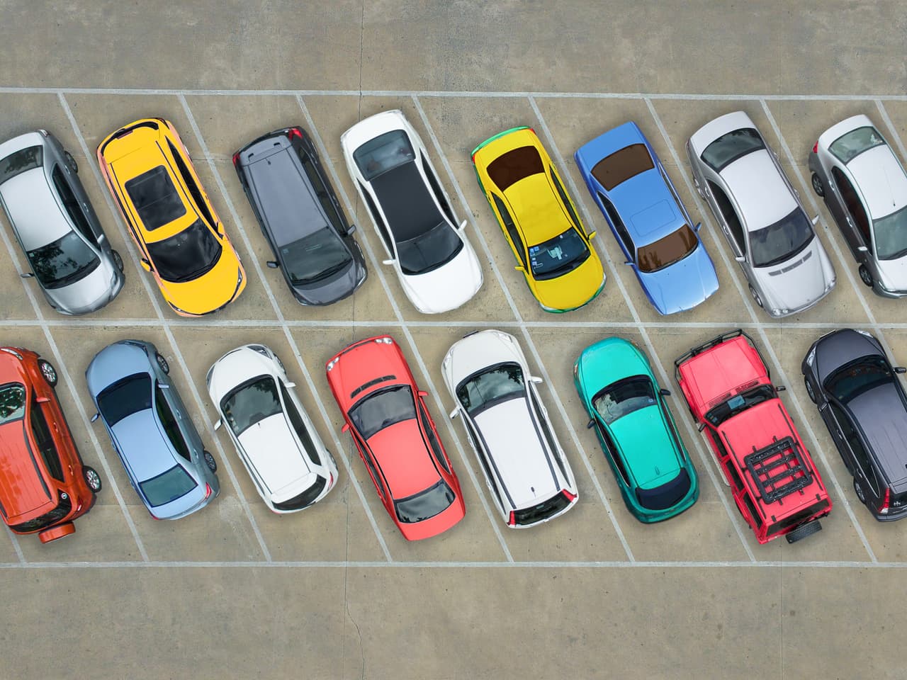 La firma de investigación automotriz 
<a href="https://www.iseecars.com/"><u>iSeeCars</u></a> analizó más de 1.9 millones de transacciones por carros usados realizadas en noviembre de 2021 e identificó que en promedio los precios aumentaron un 27.9%, equivalente a unos 6,939 dólares, en comparación al mismo período del año anterior.
<br>
<br>
<b>Relacionado: </b>
<a href="https://www.univision.com/carros/ranking-de-carros/carros-nuevos-redisenados-mas-alucinantes-eeuu-2022-fotos">Estos son los carros más alucinantes que llegarán a EEUU en 2022</a>