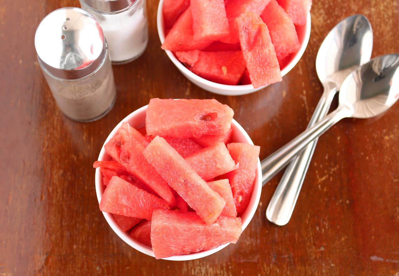 Por qué comer fruta con sal no es un disparate 

