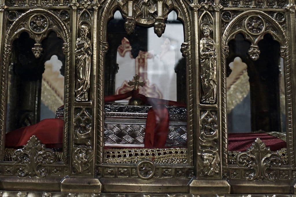Se tiene registro que el primer día de San Valentín fue celebrado el 14 de febrero de 494, dos siglos después de su muerte. La fiesta fue oficial en la Iglesia católica hasta que el papa Pablo IV dejó de celebrarlo y finalmente en 1969 durante el Concilio Vaticano II se eliminó la fiesta del calendario litúrgico. Aun así, lo seguimos celebrando actualmente aunque ya no sea "oficial".