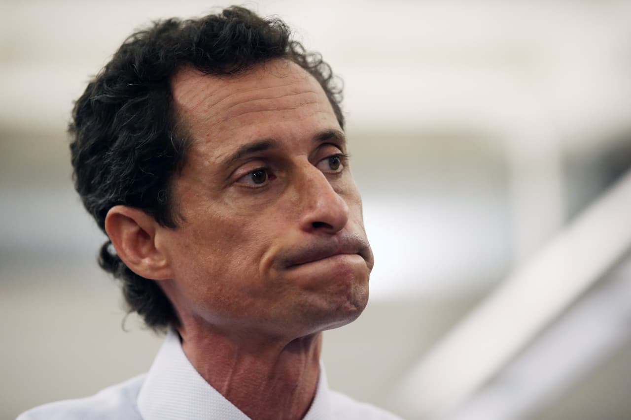 Cómo el 'sexting' terminó con la carrera de Anthony Weiner y su matrimonio con Huma Abedin