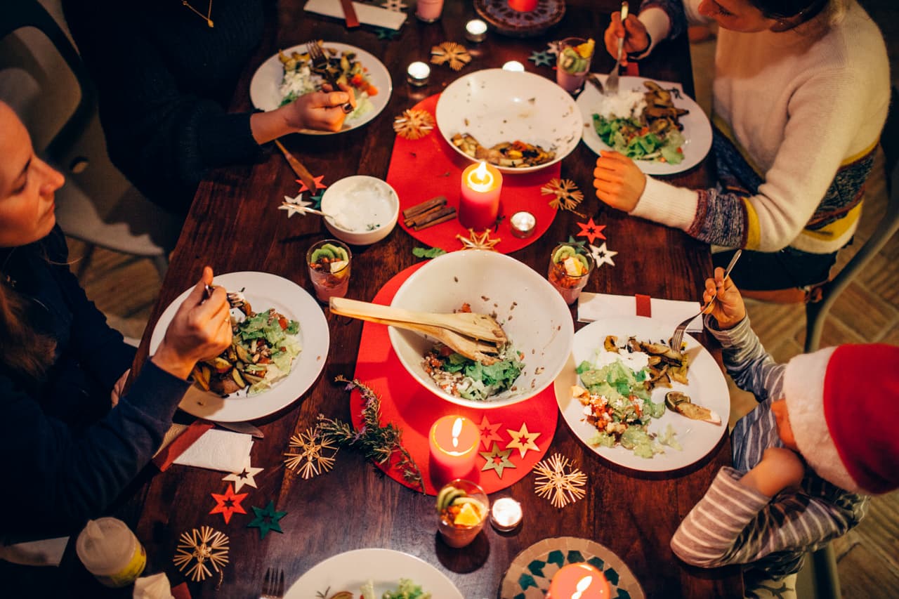 No te quedes sin cenar en Navidad. Estos lugares ofrecerán comidas gratis ese día