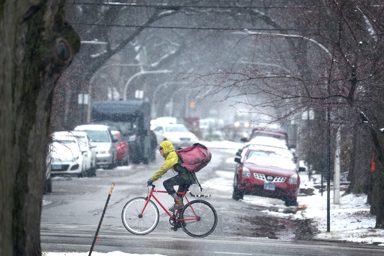Llega otra tormenta invernal con fuertes nevadas, aguanieve y lluvia helada al oeste de EEUU