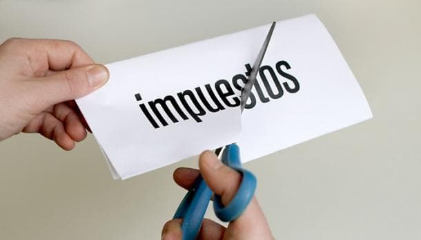 <b>Crédito por trabajo desde casa: </b>Muchas personas desempleadas se convirtieron en contratistas o abrieron su propio negocio desde su casa, acciones que pueden generarle deducciones fiscales. "Puede poner parte de su internet, parte de su electricidad, teléfono, y si usa un espacio en la casa para su oficina, puede deducir parte" cuando presente sus impuestos, aseguró De León.