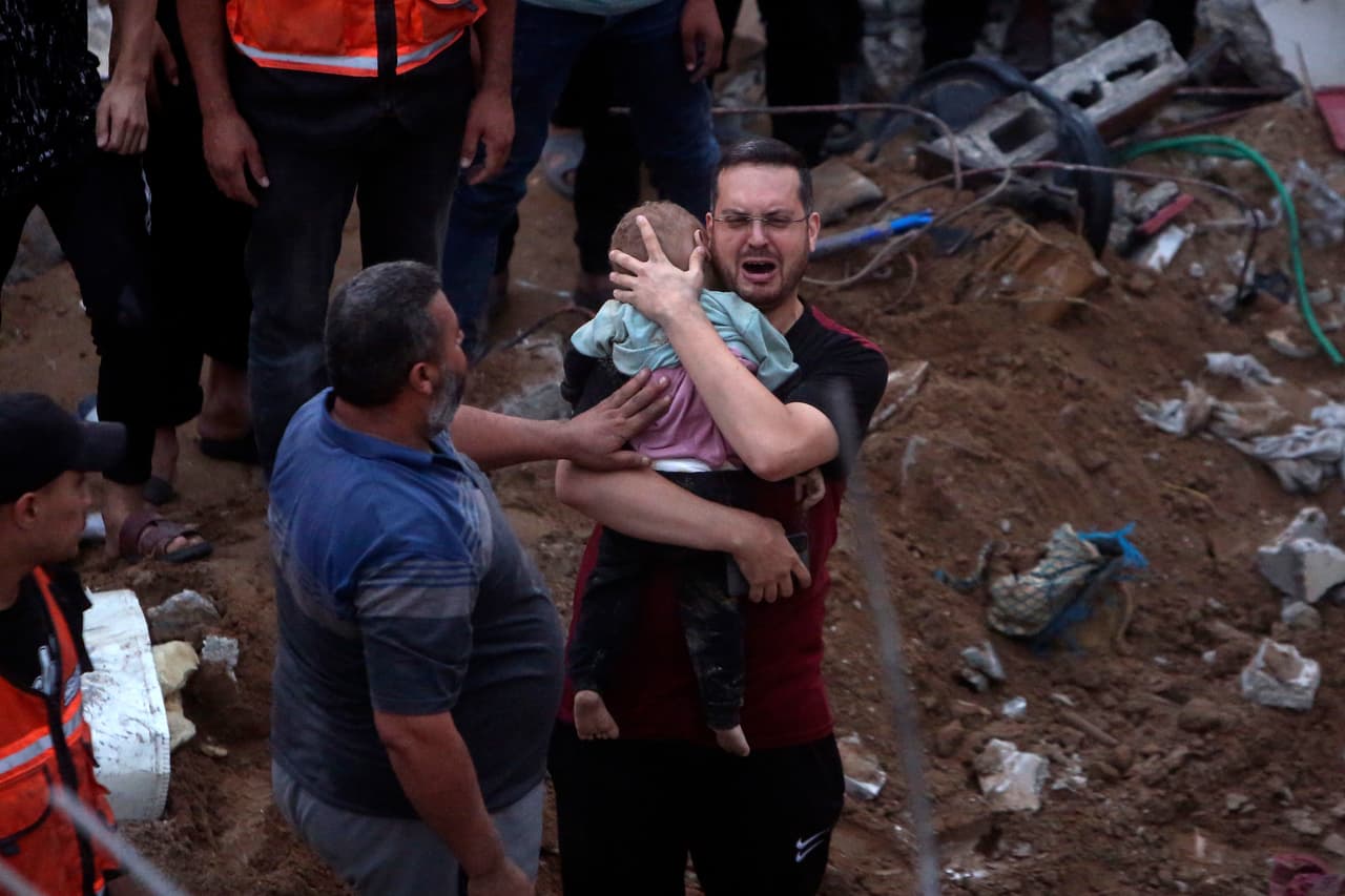 ¿Cómo aplica el derecho internacional a la guerra y por qué se alega que Hamas e Israel lo violaron?