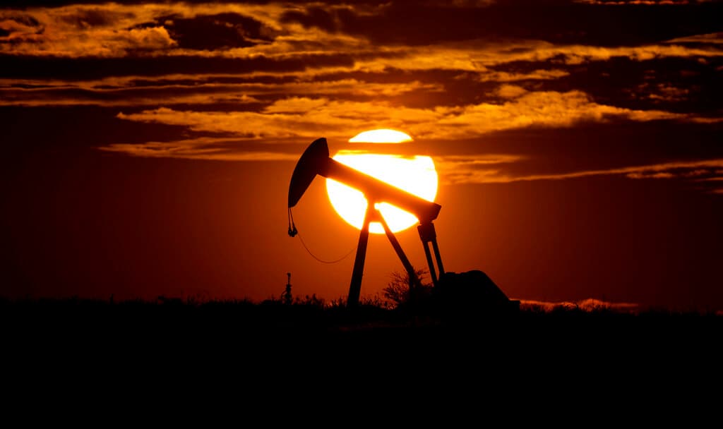 "Barriles tóxicos": Rusia lanza estrategia para no seguir perdiendo compradores de petróleo. ¿Cómo le afecta?