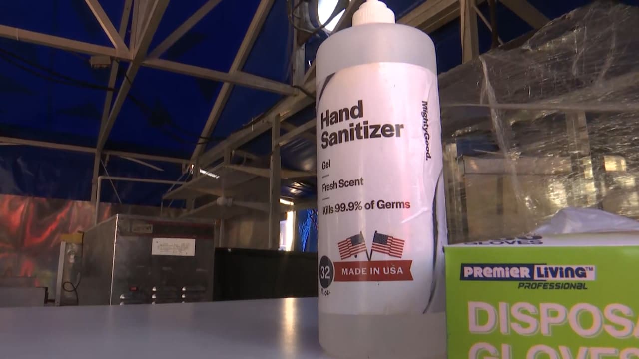 Hay más de 500 estaciones que proveerán anti-bacterial para las manos por toda la feria. Se recomienda que siempre tenga las manos limpias.