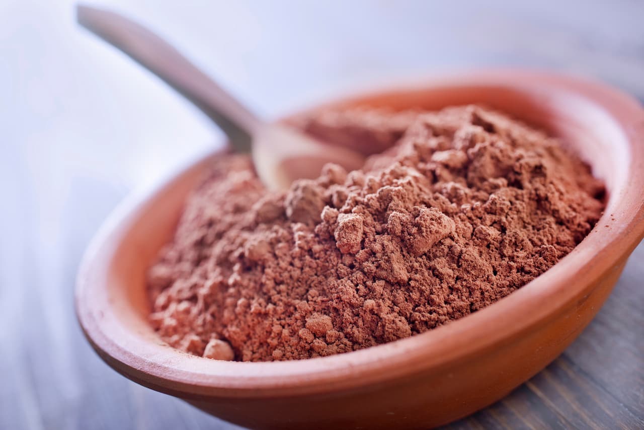 Aunque se podría podría creer lo contrario, la combinación de cafeína y teobromina presente en el cacao no suele producir insomnio o ansiedad, según concluyó un estudio publicado en la revista Nutrients.