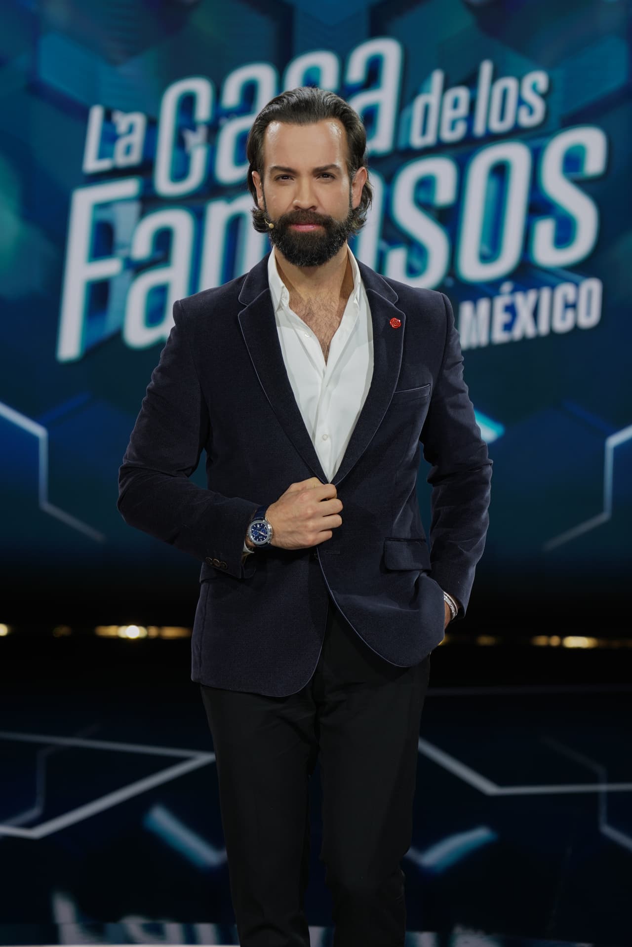 Como en cada ocasión, estuvo acompañada de Diego de Erice, quien optó esta noche por un outfit más casual y dejó en casa el smoking que le vimos en la pasada Gala de Eliminación.