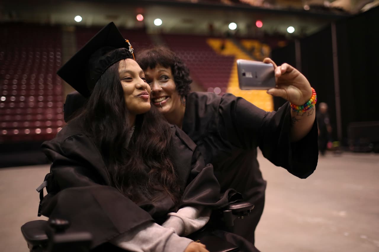 Los estudiantes acogidos a DACA también deben llenar FAFSA, la solicitud de ayuda financiera para estudiar