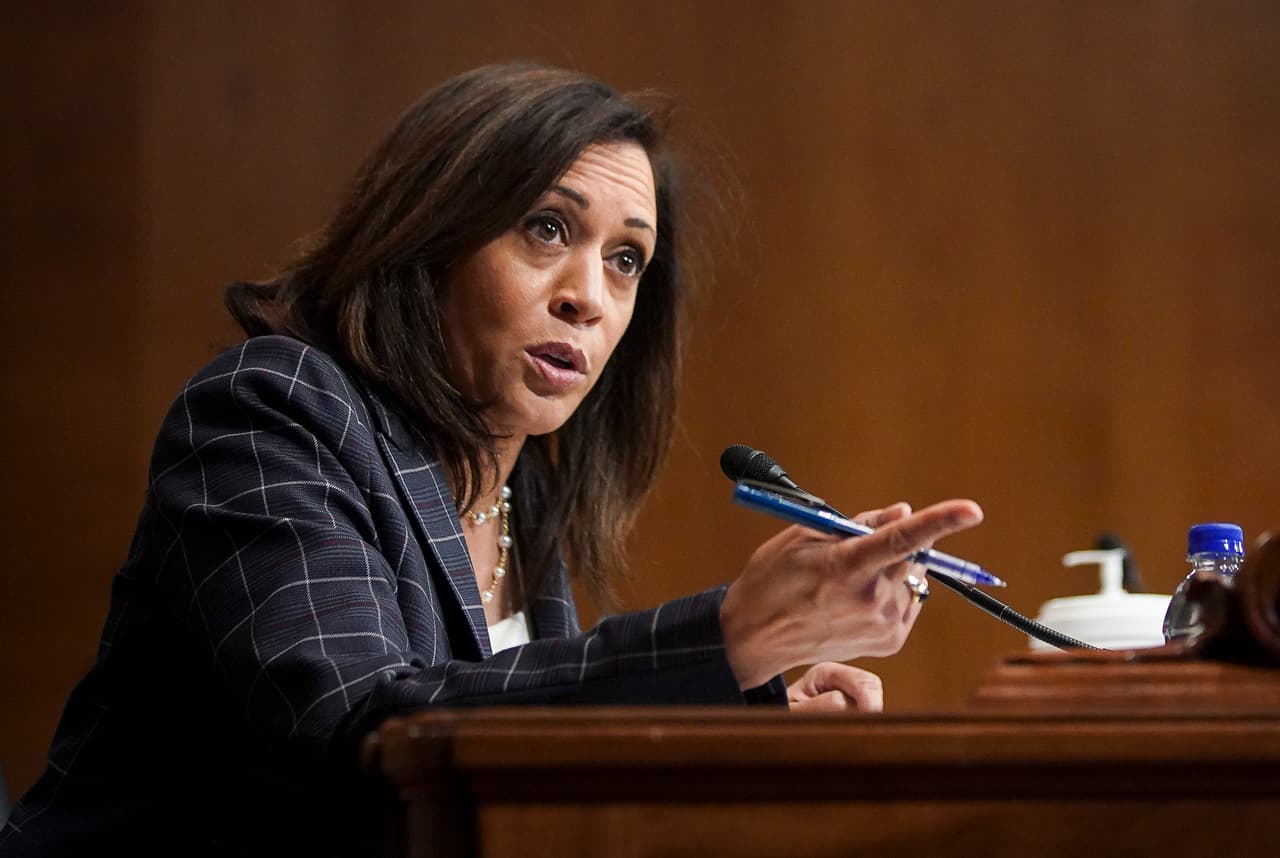"¡Felicidades a mi querido amigo, Alex Padilla! Alex y yo hemos servido juntos al pueblo de California, y sé que seguirá luchando por nuestro estado como primer senador latino de California", dijo la Senadora y vicepresidente electa, Kamala Harris.